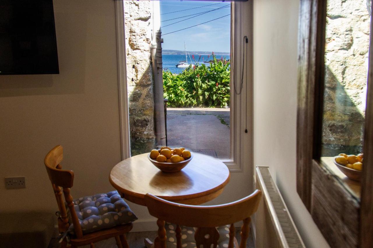 Bijou Bolthole Villa Mousehole Bagian luar foto